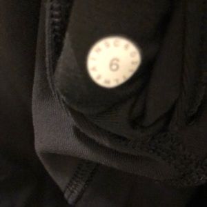 lululemon athletica Pants - Lululemon black crop legging, sz 6, 71038 lululemon athletica Pants - Lululemon black crop legging, sz 6, 71038